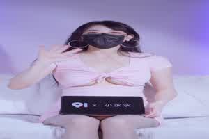 91小水水 -留学生的周末，自慰时候刚好室友回来，被干到喷水不止 -居家彩灯直播-  背景图片