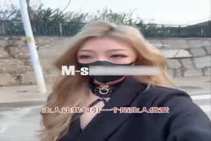 【真实搭讪路人做爱，拍视频发给主人】戴套射了直接把套里精液吞了，推特最真实的博主，搭讪勾引过无数路人  背景图片