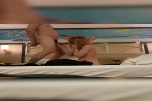 真实约炮纯欲反差学生，约到学霸看不出来私下如此淫荡  背景图片