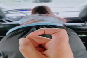 91多乙 后座的性感女神  背景图片