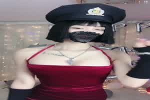 短发正妹诱惑视讯给寿星男友  背景图片