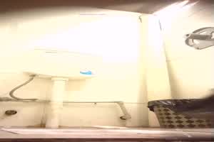 厕所偷拍女同事，喜欢这妹子很久了，尝试了很多次总算拍下来了  背景图片