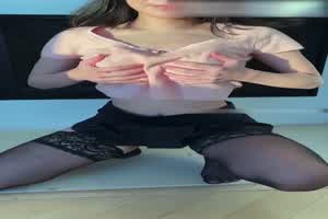 漂亮的奶子与黑丝大屁股诱惑  背景图片