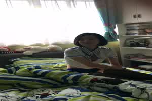 高颜值空姐女友穿着黑丝被我操  背景图片