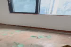 哺乳期少妇背夫偷汉，视频曝光  背景图片