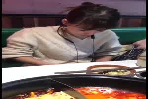 网上约的阿姨，如狼似虎的年纪，你女儿让不让我干，不让你干，我要干你女儿，我要干你爹，操爽了  背景图片