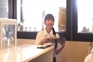 可爱高颜值反差女，强吻墙上老板儿子  背景图片