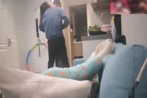 【真实强上暴力强推】男主破防了，女主说：你真的好小啊，你不会都射进来了吧？让我吃药你他妈的真恶心  背景图片