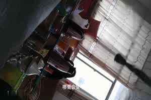 【探访按摩店】按摩女忽悠老哥搞三个，连忙拒绝，身体吃不消啊，爽得少妇乱扭，肉棒插入浪叫不停。  背景图片