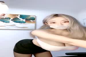 甜甜圈 无敌巨乳核弹  背景图片