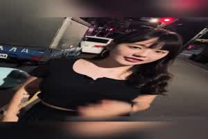 夜晚户外露出有偶遇的吗~  背景图片