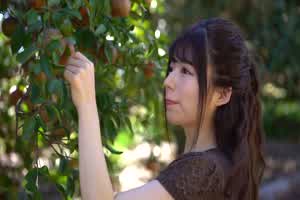 日本AV女优高清写真 樱羽和佳 甜美现身  背景图片