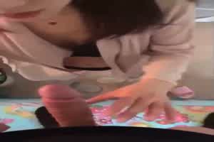 淫荡骚妻上班受气 回家渴求大肉棒安慰  背景图片