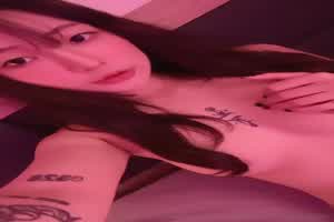 气氛红灯全裸自摸  背景图片