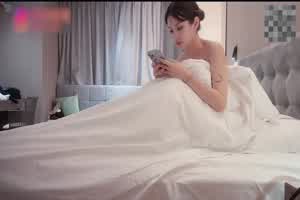 高颜嫩妹  卡通纹身全身雪白 操不高兴了  背景图片