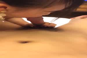 贫乳大屁股母狗女友  背景图片