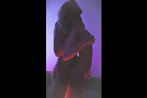 色影大帝 王动艺术性爱作品 霓虹魅惑  背景图片