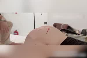 抖m母狗滴蜡操逼  背景图片