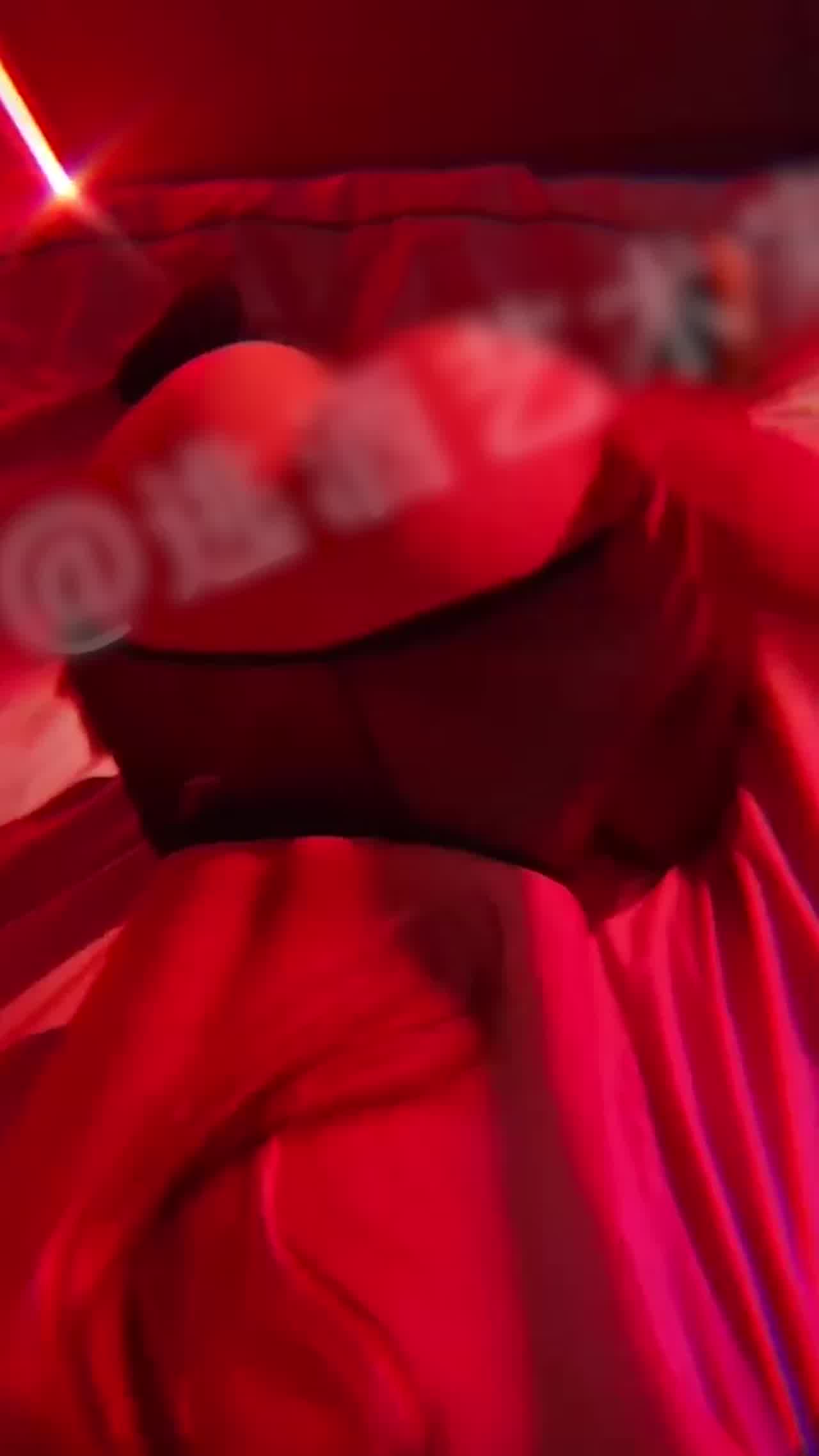  性感女神久田糸己原万人操的骚逼 的剧照3