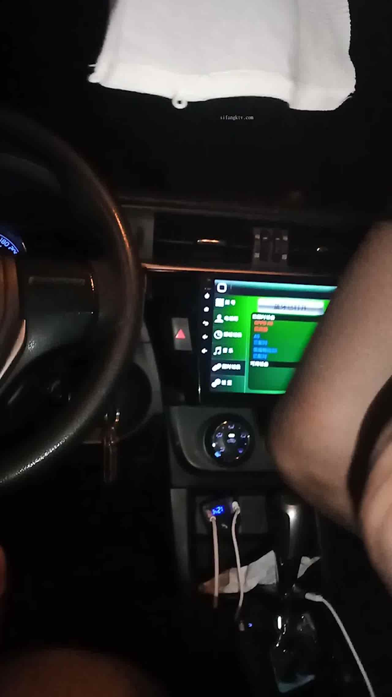  反差妹子欲望缠身车震开始 的剧照2