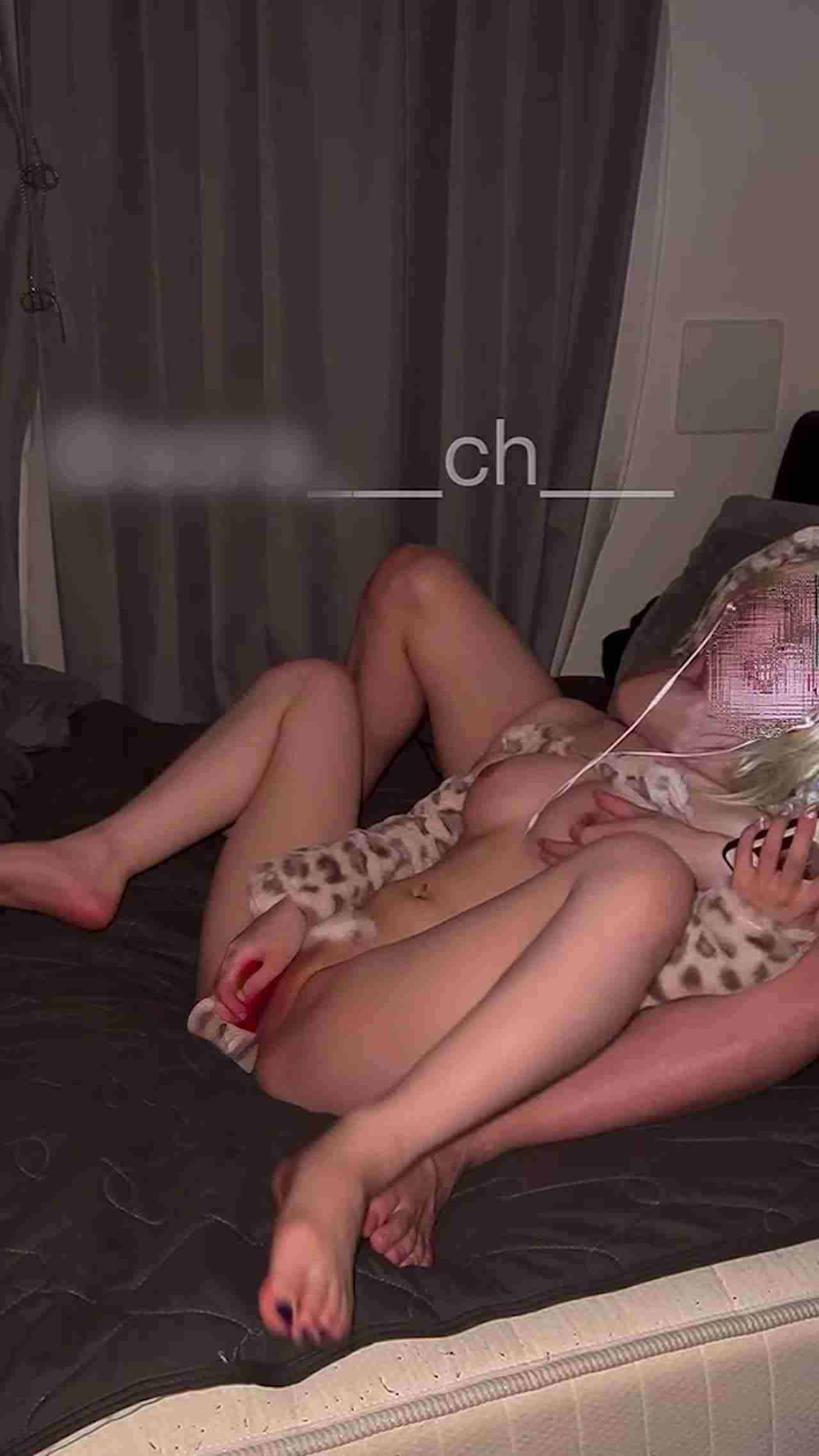  粉鲍正妹白嫩双腿敞开轻松插入♥ 的剧照4