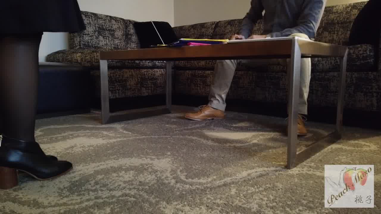  黑丝无内桃子当助理 犯错挨揍初“日”转正 的剧照6