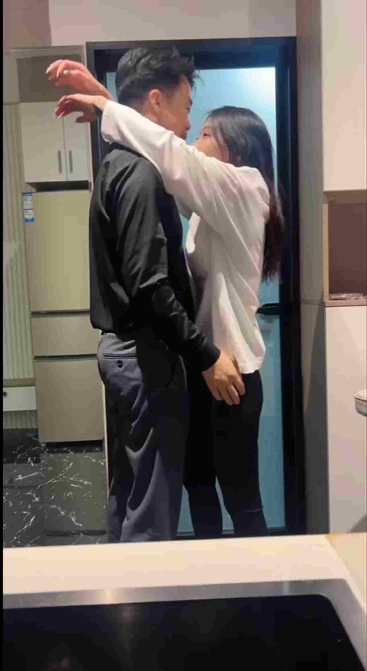  跟风前期特别火的开关灯 随抖音风潮搞了个 真刺激 的剧照2