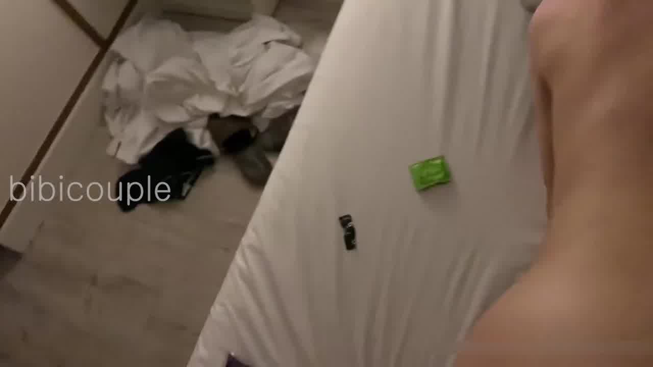  戴套射精三次一夜玩到虚脱，插到淫水直流 的剧照5