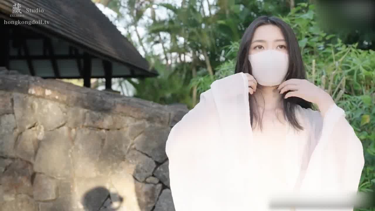  HongKongDoll 「晨钟 暮鼓 贰」清纯正妹泡冷泉展现好身材 的剧照4