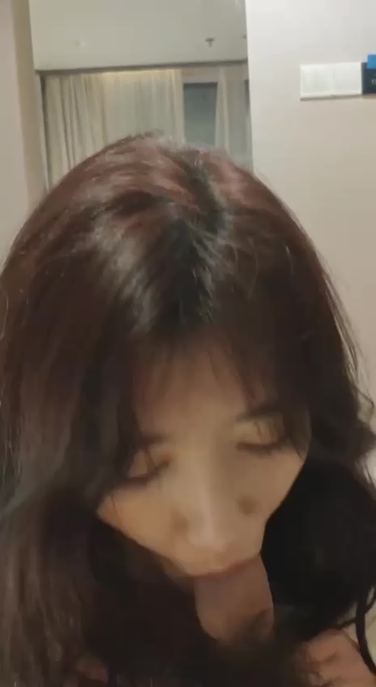  反差女友吃鸡巴的样子好可爱阿 的剧照6