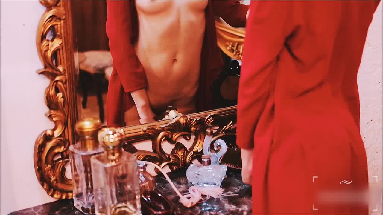  阿珠 性感新年红衣写真 的剧照8