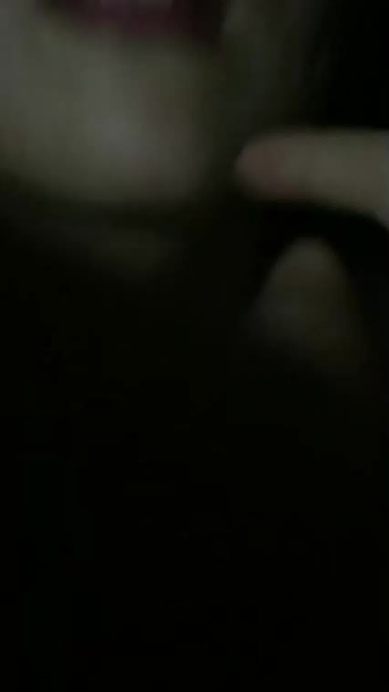  大一学妹安静口爆，她爸当时在客厅。过来，把嘴张开，洗干净。学妹含着精液的羞涩表情，不敢闹动静！ 的剧照3