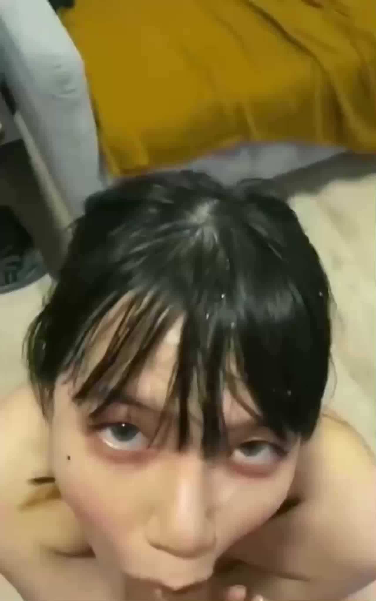  真正的骚货，射精，只需要一个眼神 的剧照6