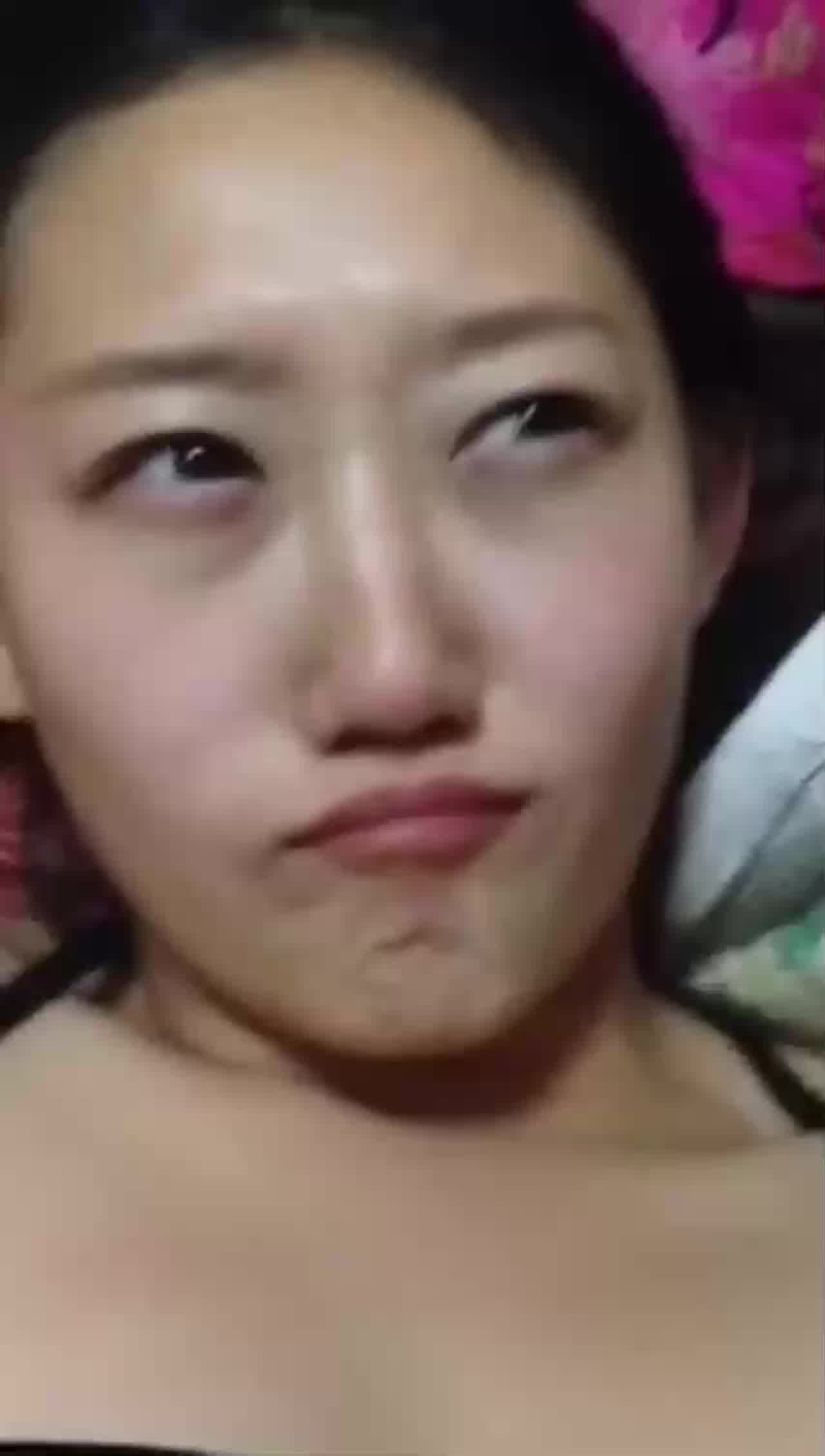  自拍与女友开战 的剧照2