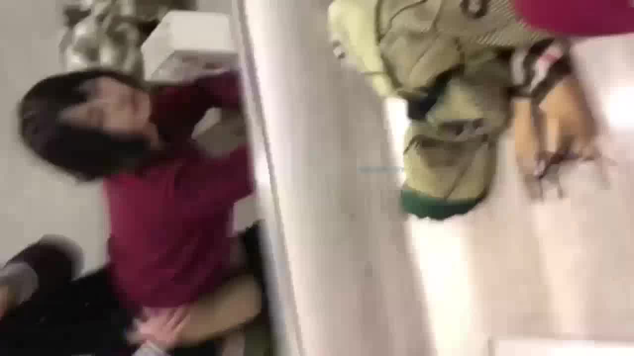  对着镜子后入狂插漂亮女友，让她自己看看自己屈服的样子 的剧照10