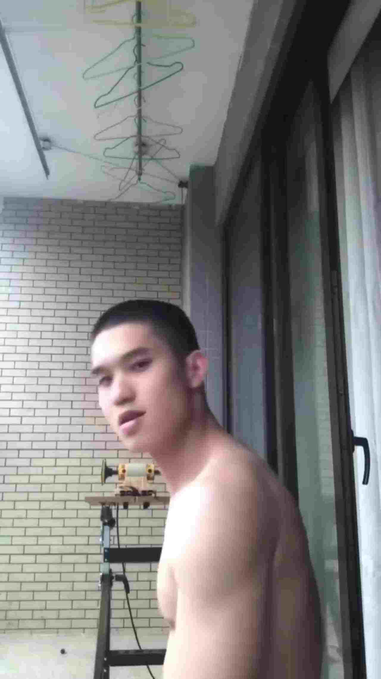  【抖音泄密-广州健身教练PUA学员】体力猛操得大奶妹学员，高潮身体抽搐。 的剧照10