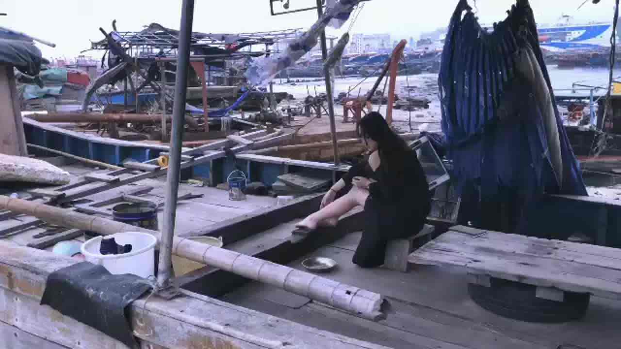  超高颜值S身材女神户外漏出美得流水 的剧照5