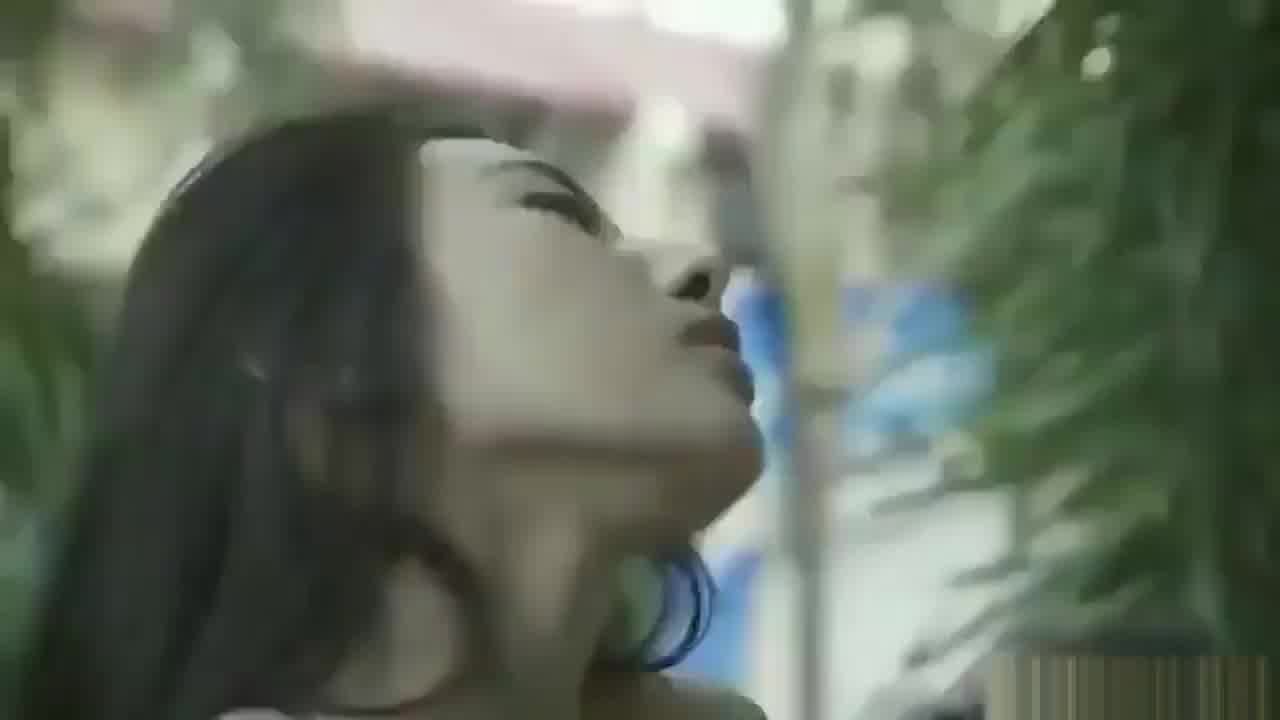  有长相有身材的妹子 一点都不害臊 这样子的角度美翻了 的剧照1