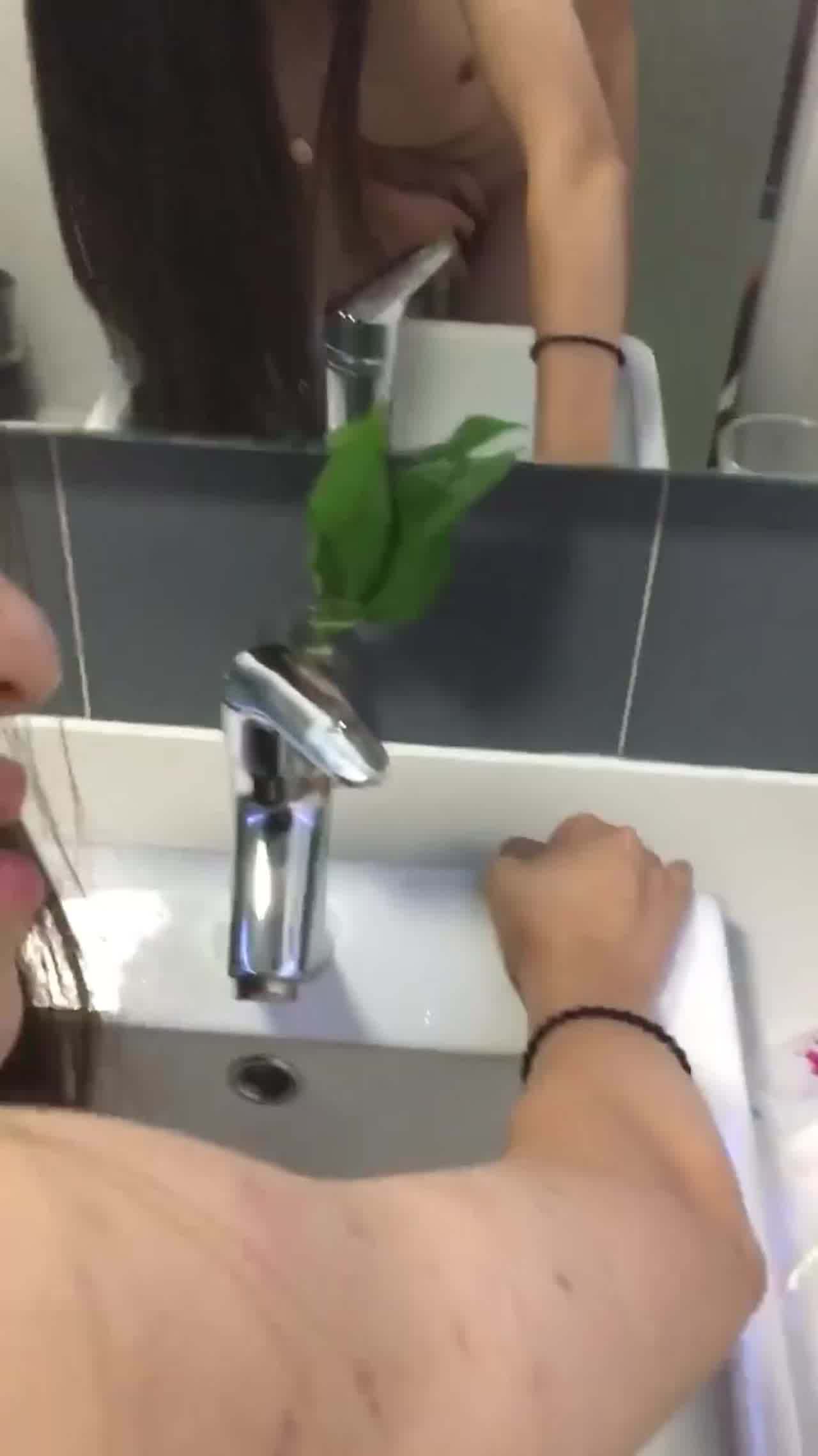  对镜后入素颜女神 的剧照6