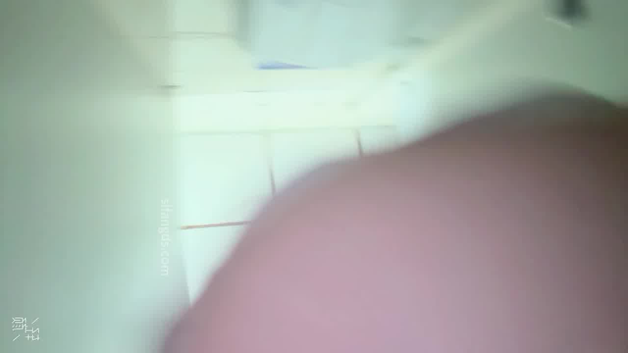  【重口吃饭别看】 手之接伸进去看拍屁眼 的剧照6