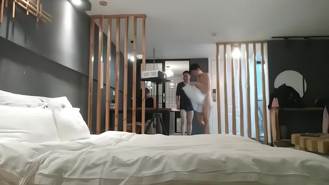  真实良家换妻，扑克牌娱乐培养感情，骚逼娇喘隔衣上位浪叫勾魂 的剧照10