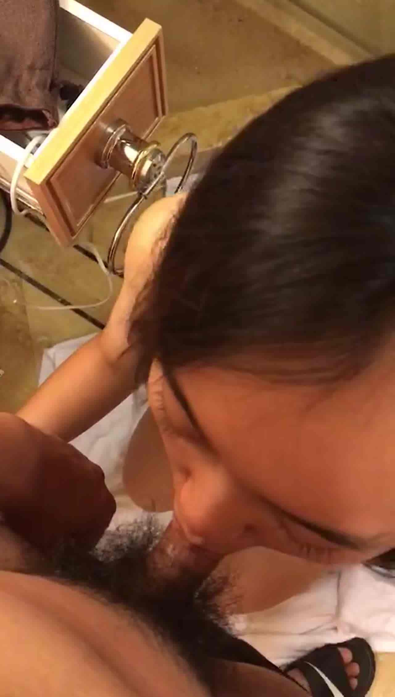  素颜小母狗口爆 的剧照4