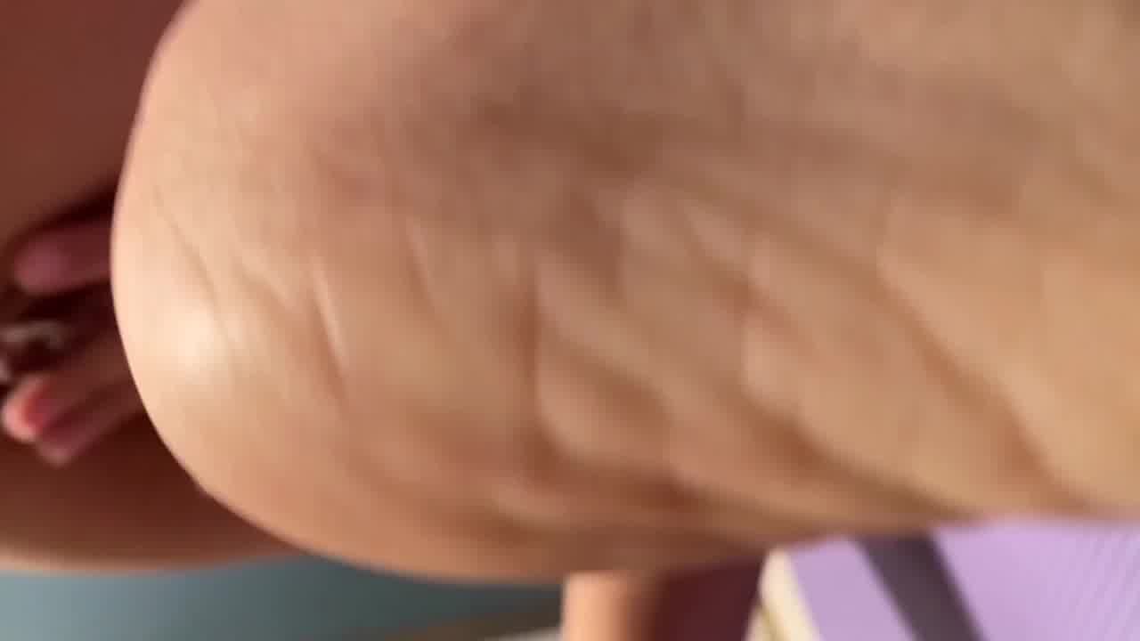  完全满足不了她了 性欲太强了 的剧照10