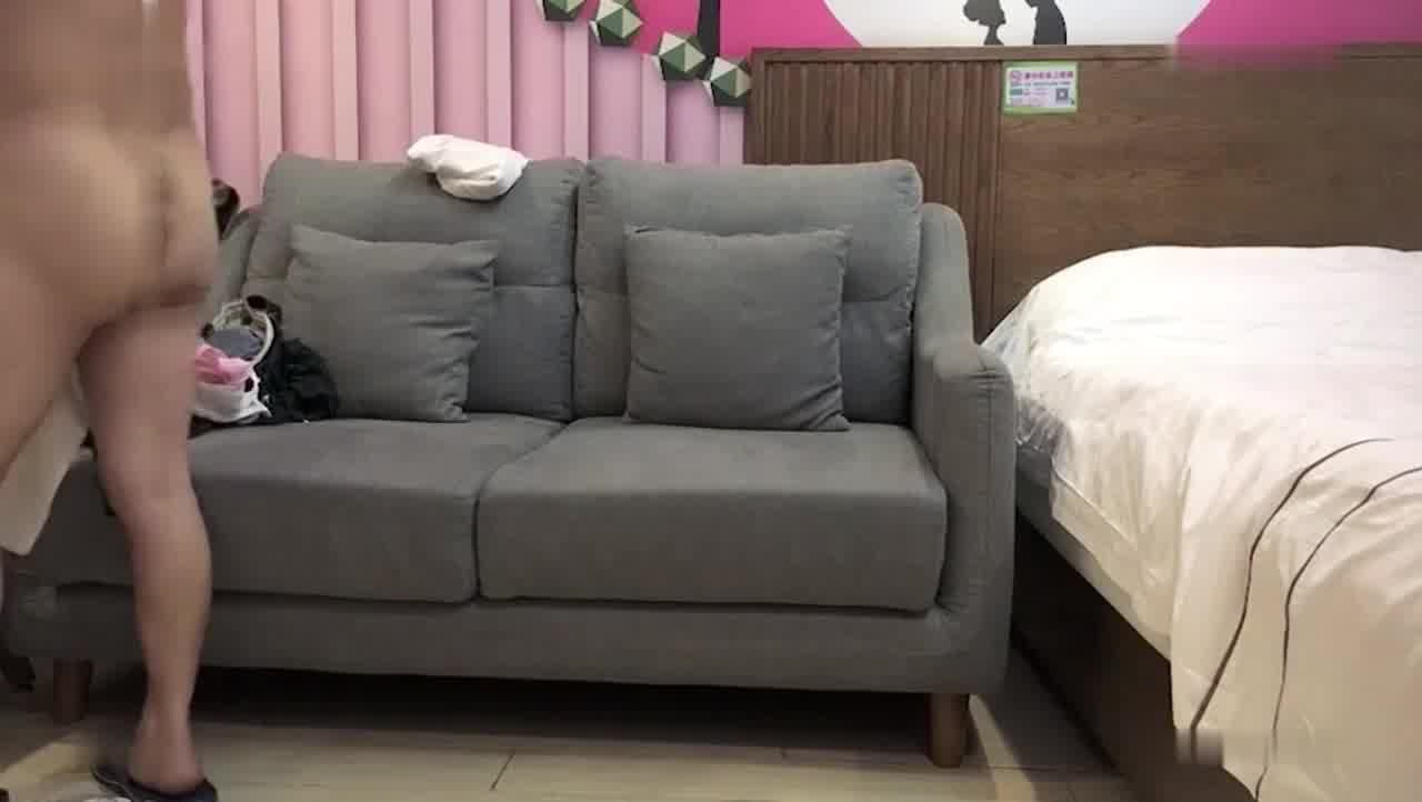  【城中村老哥】换口味，玩个身材超棒的小少妇，多次舔B玩69，使劲抽插她的小骚穴，连干两炮特满足 的剧照3