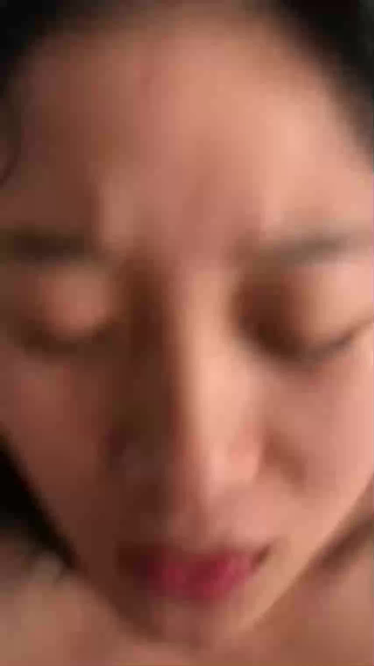  信阳漂亮学妹被灌醉，露脸爆插，小美妮子还试图反抗，无套插得她舒舒服服！ 的剧照5