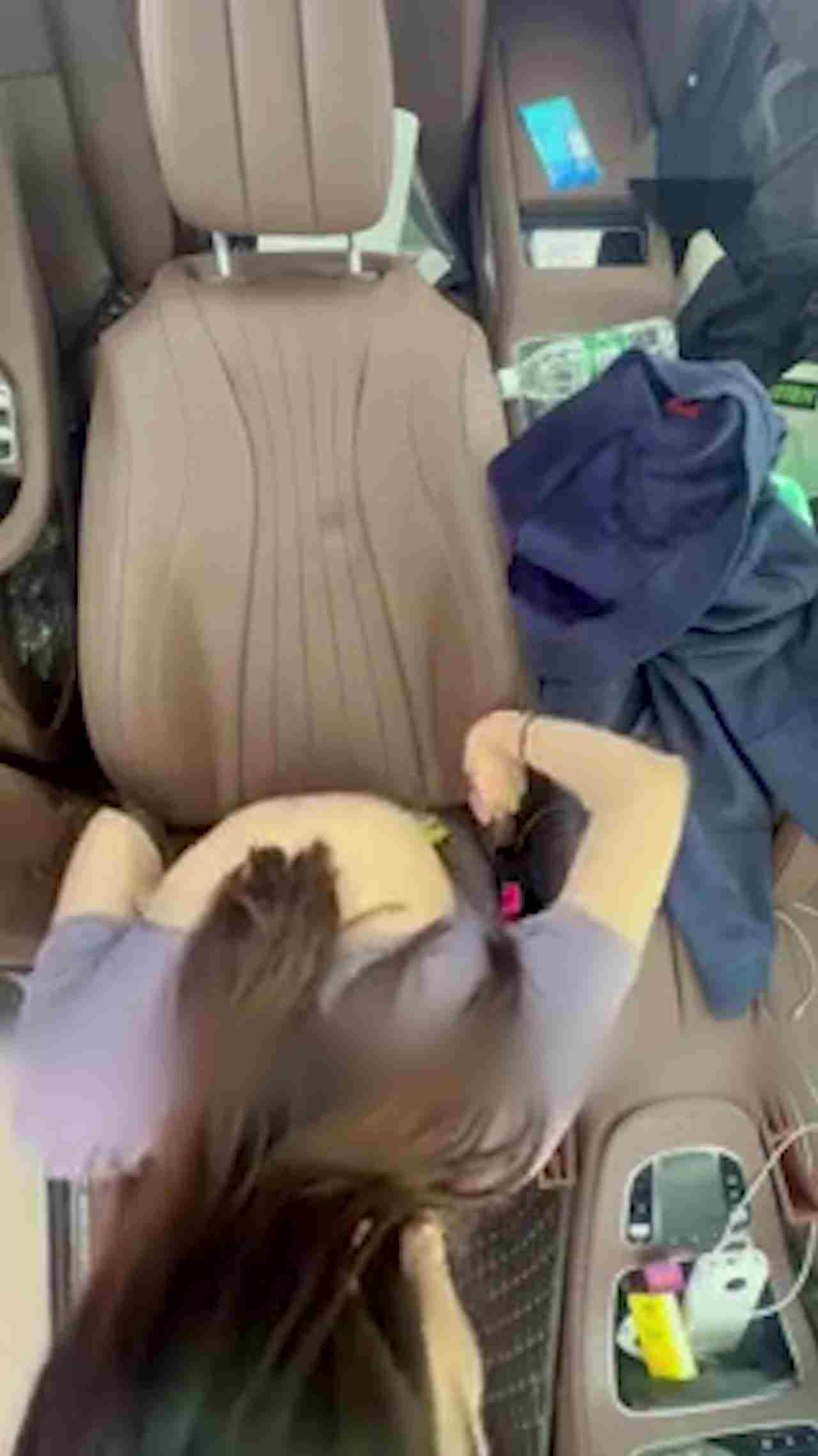  172模特 露脸车震内射 的剧照4