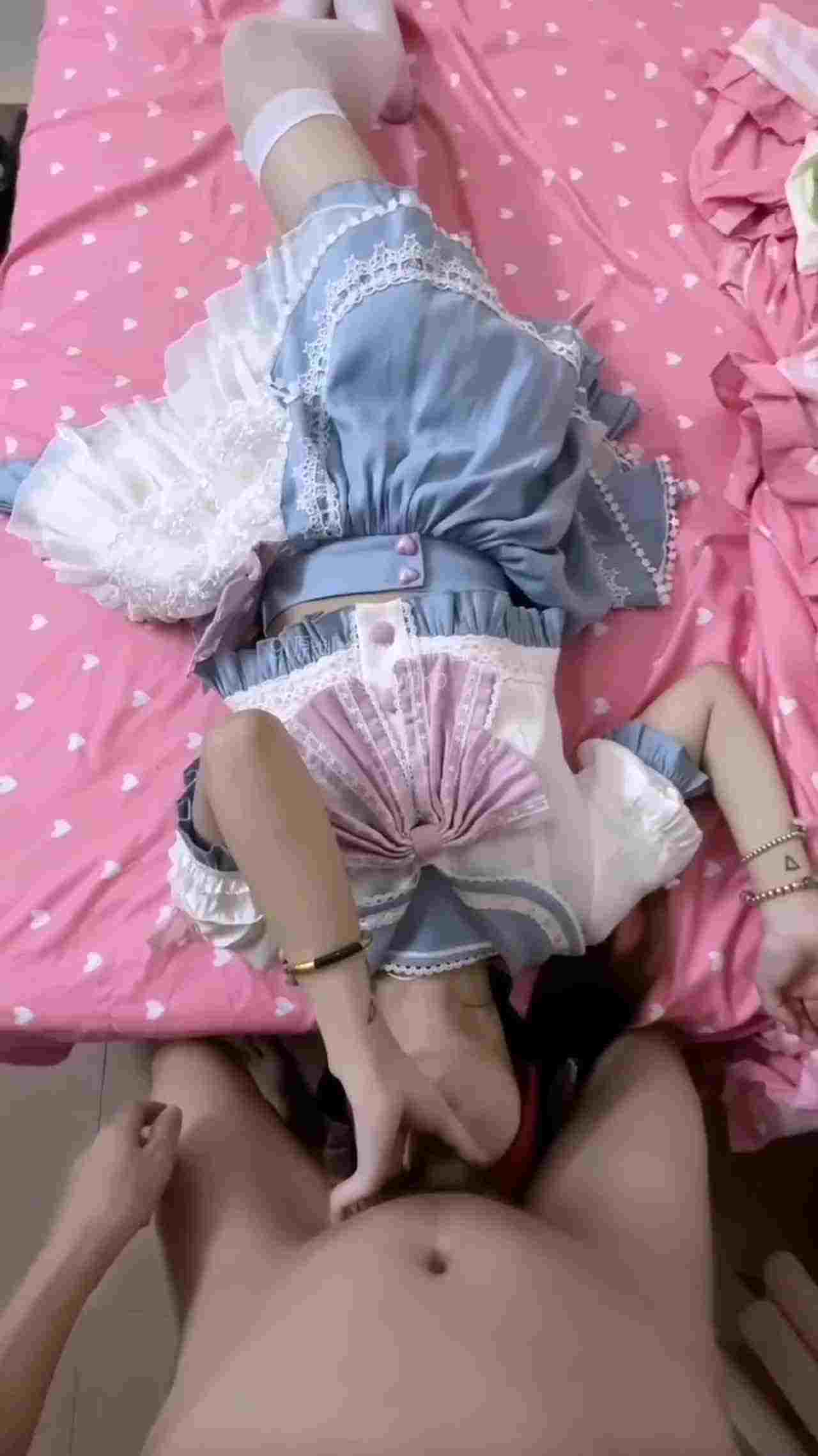  艾米被爸爸深喉，无套内射1_4 的剧照10