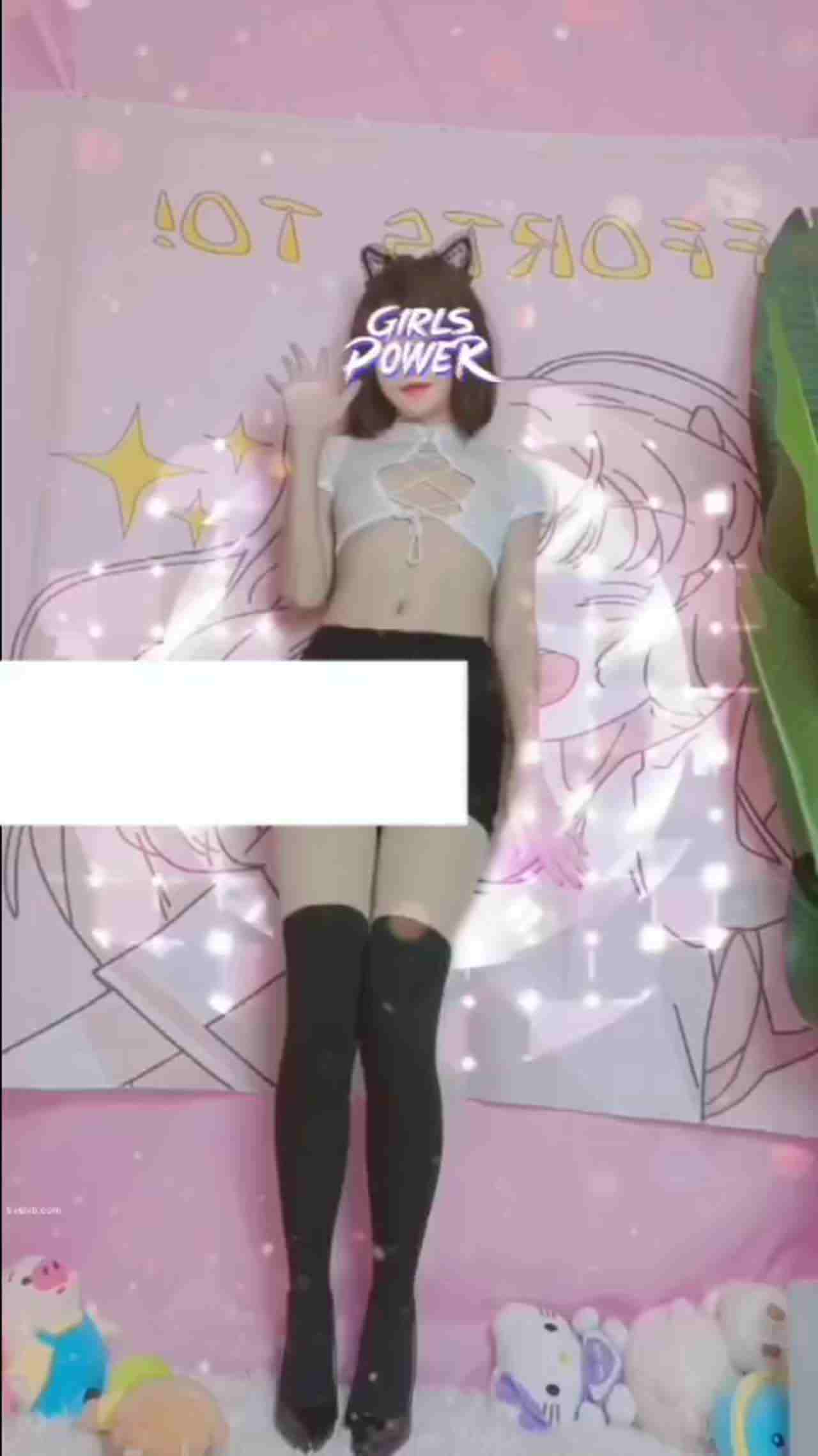  抖音快手被封禁视频美女博主大胆露出 的剧照4