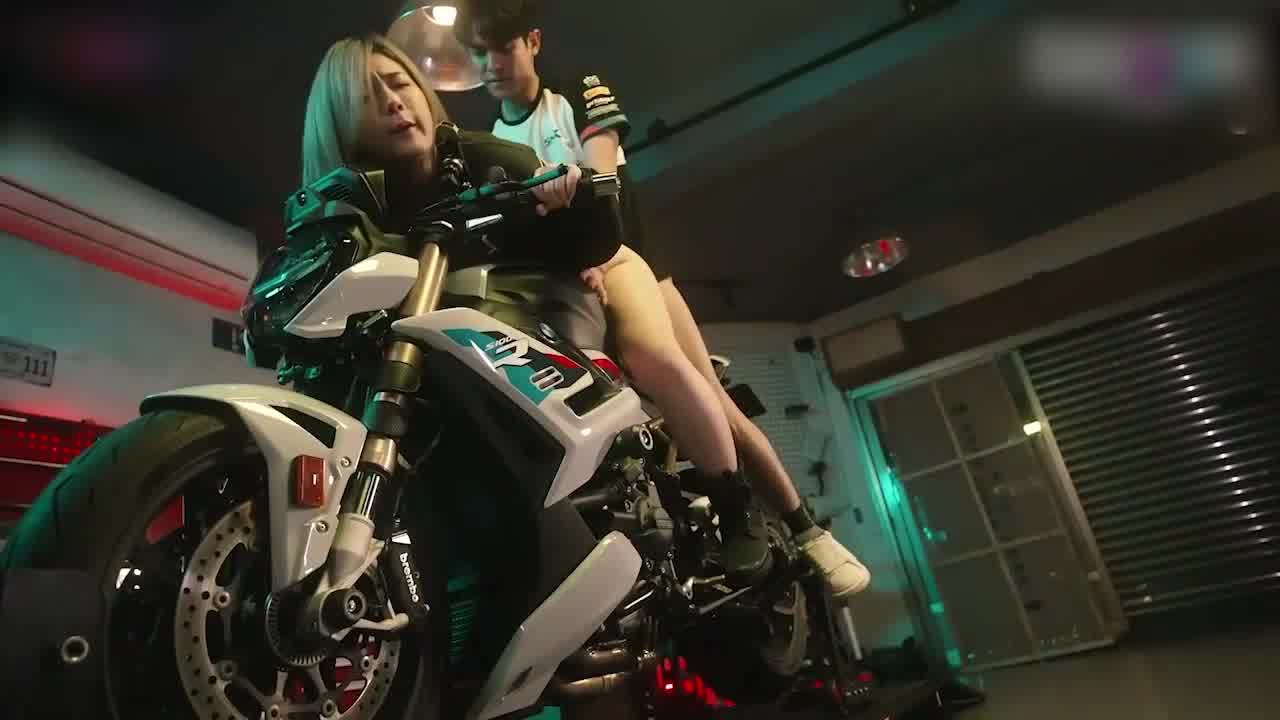  星空传媒 林思妤 高冷骑士用紧实嫩穴换取重型机车 的剧照10