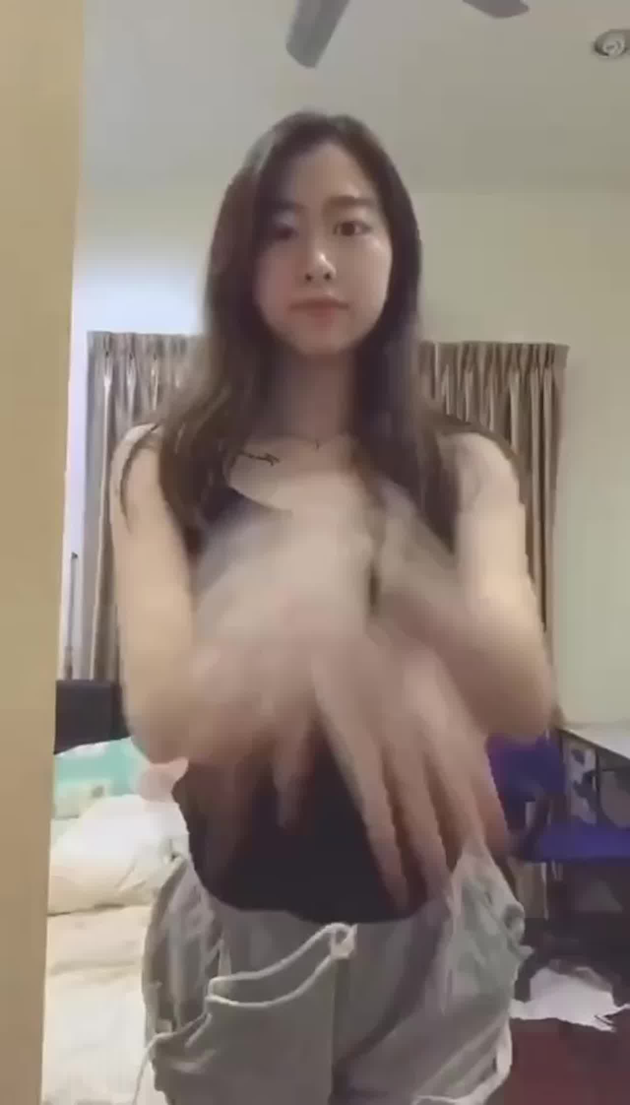  气质文学院女大生约操视频 的剧照2